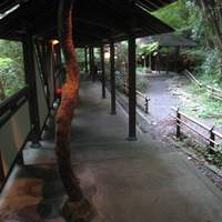 妙見石原荘 食菜石蔵 - お風呂までの廊下
