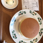 六花亭 - ホットケーキ♬︎550円
      横から撮ろうとしたら…遅かった(TωT)