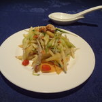 中国薬膳料理 星福 - 季節の果物とクラゲ胡桃と胡麻ソース和え