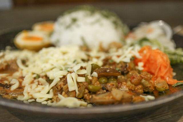 Curry Miyoshi photo 3