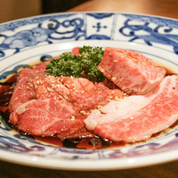 THE 雪月花 - 『赤身切り落とし』¥1,300円
                      いろんな部位の切り落としが入ってるのでおススメです。形は悪いですが味は間違いないです。