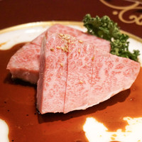 THE 雪月花 - 『ミスジ』¥1,980円
                    今回は厚切りを食べてみました。薄切りはよく食べますが厚切りでも意外とおいしいです！！柔らかく、クリとかとは違った旨味を感じます。