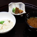 つつじ亭 - 食事、香の物、留椀
