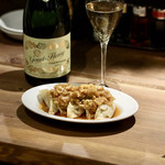 餃子とスパークリング バブルス - 揚げ餃子とシャンパーニュ