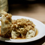 餃子とスパークリング バブルス - 揚げ餃子リフト