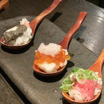 SUSHI＆GRILL SOUYA - ワンスプーン寿司
            手前からネギトロ、いくら、かにみそ。