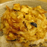 天ぷら やす田 - 最後は茄子、玉ねぎ、あさりを使ったかき揚げが