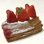 トラン・ブルー - いちごのデニッシュ　税込360円