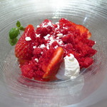 Le vrai - クレームダンジュ（フロマージュブランのムース、自家製ヨーグルトのソルベ、イチゴのグラニテ）