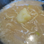 熟成豚骨ラーメン まる金 - 