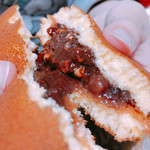 中尾清月堂 - アーモンドチョコ味  （小豆あん、バター、アーモンドチョコ）