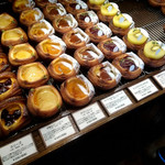 ブーランジェリー スドウ - 内観③デニッシュ類はフルーツがゴロッと入ってスイーツ要素ありです