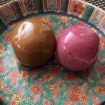 舟和 - あんこ玉・・6種の餡が入り、それぞれの味わいが楽しめる品。主人がすべて食べました。(^^;)