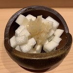 Sushi Sho - 通常のガリの代わりに椰子の実の芯　生姜