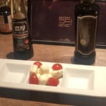 シャンパン&醤油バー フルートフルート - モッツアレラチーズと燻製醤油