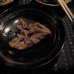 瀬里奈 - 　栃木県産の特選牛サーロインのしゃぶしゃぶ肉を、しゃぶしゃぶのスープで調理したもの・その１です。