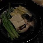 瀬里奈 - 　しゃぶしゃぶのスープで調理した白菜、豆腐、平茸などです。平茸は新潟県産で、噛むたびに口中に旨味が広がります。