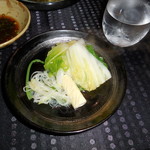 瀬里奈 - 　しゃぶしゃぶのスープで調理した白菜、湯葉などです。