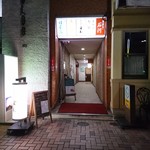 炭火串焼 よね - 店への入口