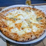ステッサ - ☆ダイワファームとの4種チーズのピッツア
