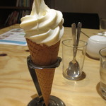 カフェローカル - 薫る野牧場のソフトクリーム