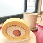 100117490 - ✿いちごのロールケーキ 450円(税込)
                      ✿コーヒー 330円(税込)