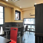 レストラン GLORY - 清潔な店内