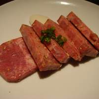 焼肉トラジ 名古屋セントラルタワーズ店 - 名物タン塩（１３００円）