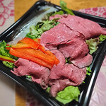 成城石井 - 自家製ローストビーフのサラダ
