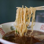 たらふく - ゆるいウェーブの麺