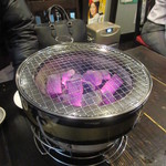 Shichirin Yaki Ten - 卓上には炭火が用意されます