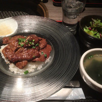 焼肉GROW - 焼肉丼ランチ1000円サラダ、スープ、もやしナムル付き