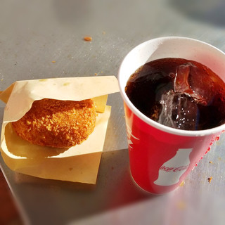 パドックエリア コロッケ売店_1