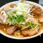 手打ち麺処 暁天 - 肉ラー麺(しょうゆ味、チャーシュー・角煮入り）大盛り無料　１１７０円
