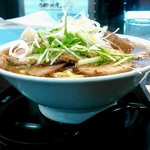 手打ち麺処 暁天 - 肉ラー麺(しょうゆ味、チャーシュー・角煮入り）大盛り無料　１１７０円