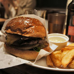 THE BURGER STAND FELLOWS - ベーコンチーズバーガー