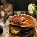 THE BURGER STAND FELLOWS - ベーコンチーズバーガー