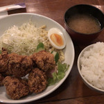 Hachibankan - からあげ定食：￥７５０