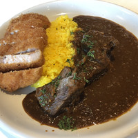 上野洋食遠山 - ビーフカレー ¥1,620 + トッピング・ポークカツ ¥864
                スープ、ドリンク 付き