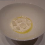 カンテサンス - スペシャリテの塩とオリーブと山羊乳のバヴァロア