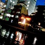 ニューカヤバ - 窓の外は川が流れていい風情…