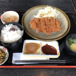 Chiduru - 金曜日限定 ロースかつ定食（８００円）