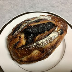 メゾン ムラタ - プルーンとレーズンのカンパーニュ ¥300