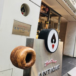 ANTIQUE - 入口、かわいいリングの飾り