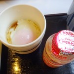 かもめ荘 - 朝食(温泉卵とヤクルト)