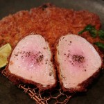 とんかつ マンジェ - 至高のとんかつ盛合せ♪
      特ヒレカツの断面が美しい✨