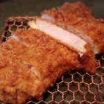 とんかつ マンジェ - ロースは日向あじ豚160グラムをチョイス♪