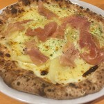 MILLE FIORI - 生ハムとリンゴのゴルゴンゾーラソース 蜂蜜かけ（￥1700）