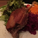 Kamekichi - ハンガリー産鴨モモ肉のコンフィとサラダ仕立て（￥1800）