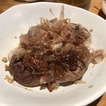 Yataiya - 焼き椎茸、カウンターの上にあった椎茸が大きくて美味しそうだったからお願いしたけど、なんで小さくなった❓（涙）